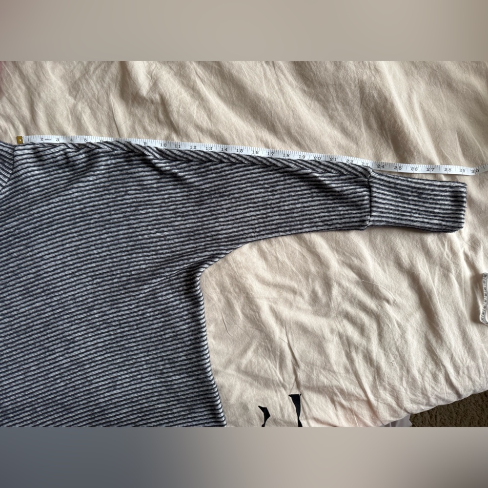Out From Under Urban Outfitters Women’s Sweater - Size S - Picture 7 of 8